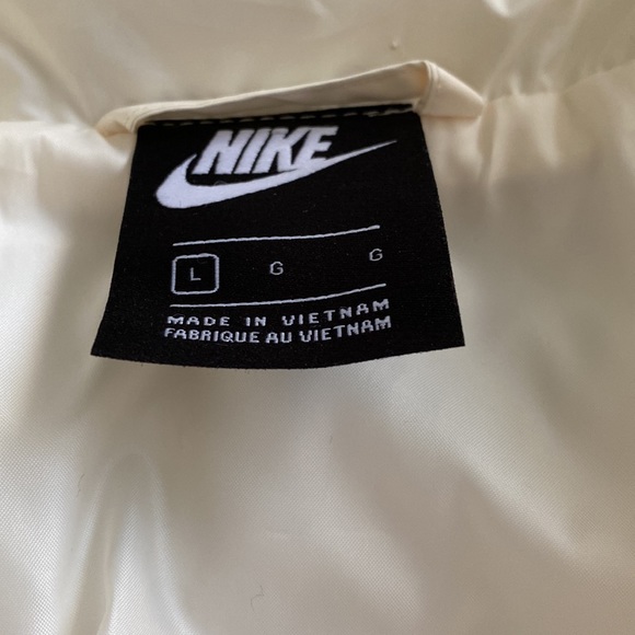 Nike Jacket - Picture 3 of 5